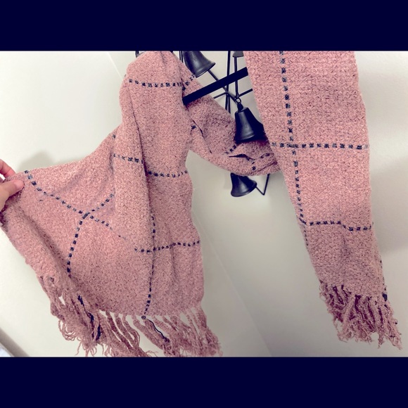 (4/$14) Large Pink Knit Winter Scarf - Picture 3 of 3